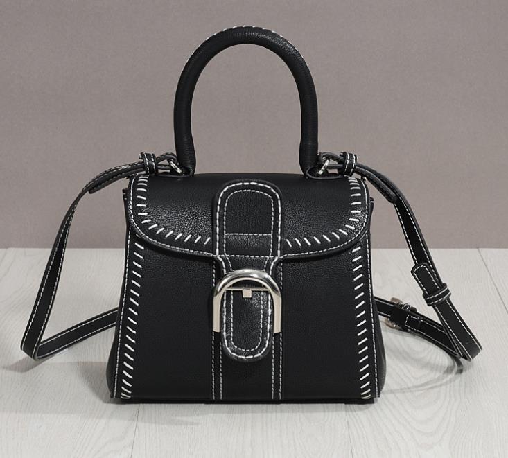 同じスタイルのレディースバッグを備えた2024年のクラシックなワンショルダーメッセンジャーハンドヘル