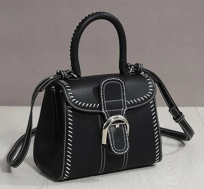 同じスタイルのレディースバッグを備えた2024年のクラシックなワンショルダーメッセンジャーハンドヘル