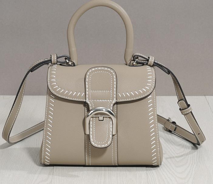 同じスタイルのレディースバッグを備えた2024年のクラシックなワンショルダーメッセンジャーハンドヘル