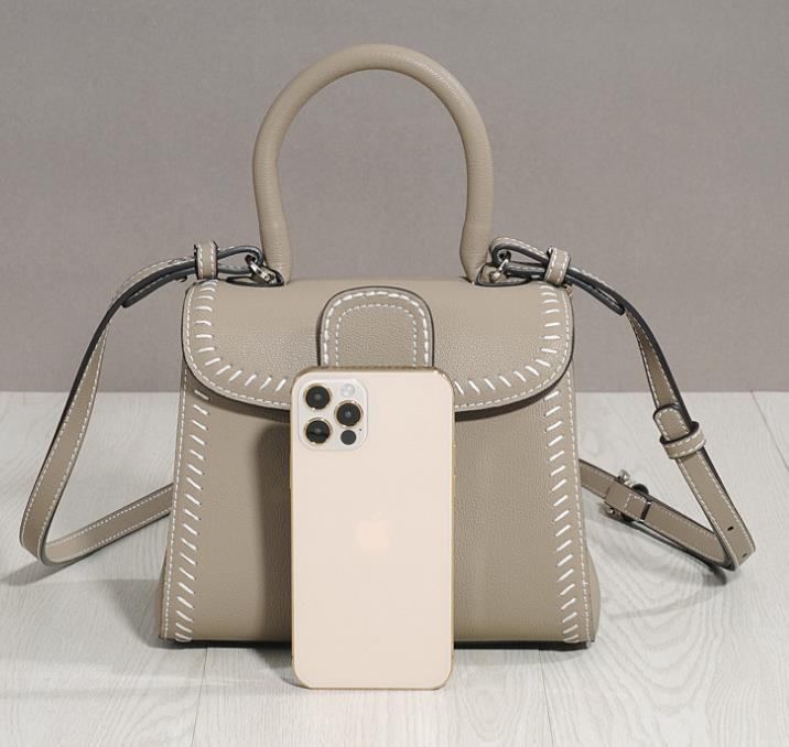 同じスタイルのレディースバッグを備えた2024年のクラシックなワンショルダーメッセンジャーハンドヘル