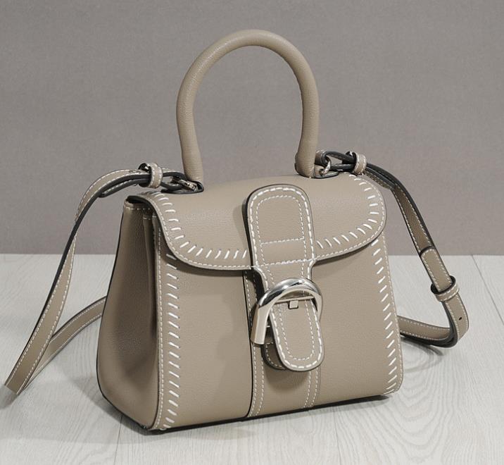 同じスタイルのレディースバッグを備えた2024年のクラシックなワンショルダーメッセンジャーハンドヘル