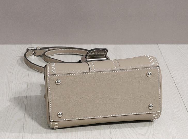 同じスタイルのレディースバッグを備えた2024年のクラシックなワンショルダーメッセンジャーハンドヘル