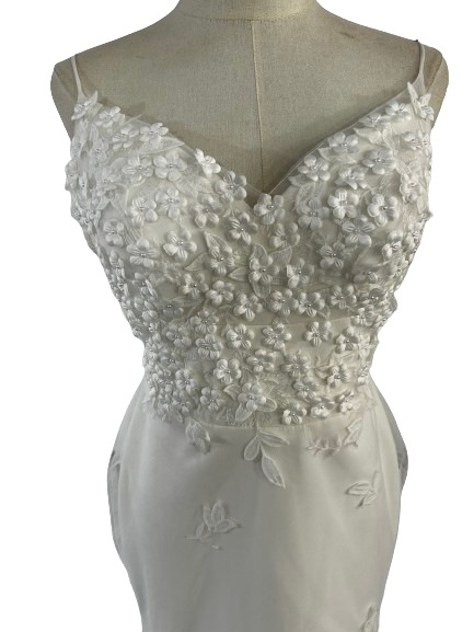 ウエディングドレス オフホワイト リーフ刺繍 マーメイドライン 短トレーン 披露宴/挙式 ロングドレス