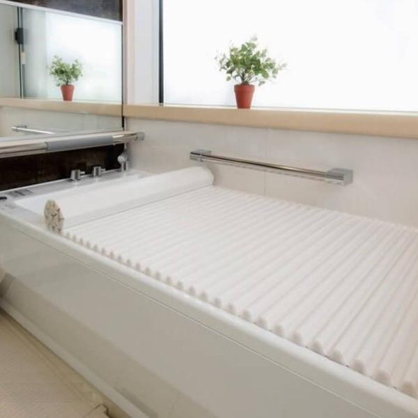 風呂ふた シャッター 70×120cm用 M12 風呂蓋 おしゃれ フタ 浴槽蓋 ロール 巻き型 抗菌 ホワイト 白 日本製 洗いやすい ウェーブ型 軽い