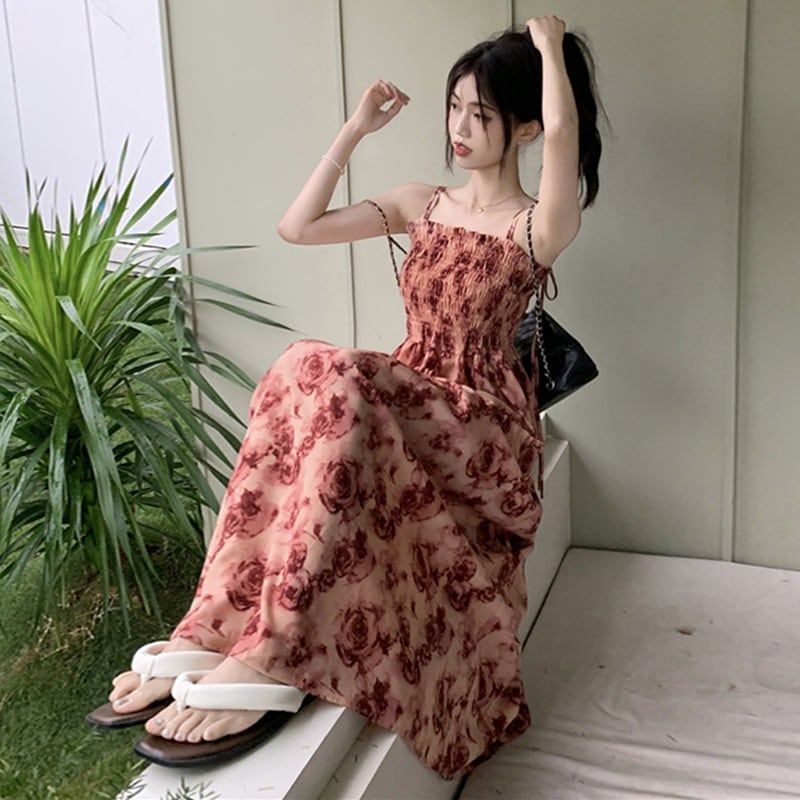 フランスの花柄サスペンダードレス女性用2025年夏新デザインウエストファッショナブルストラップミドル丈スカート