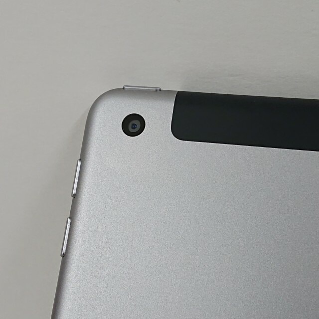 iPad 第6世代 Wi-Fi +Cellular 32GB ドコモ スペースグレイ 送料無料 本体 c10380