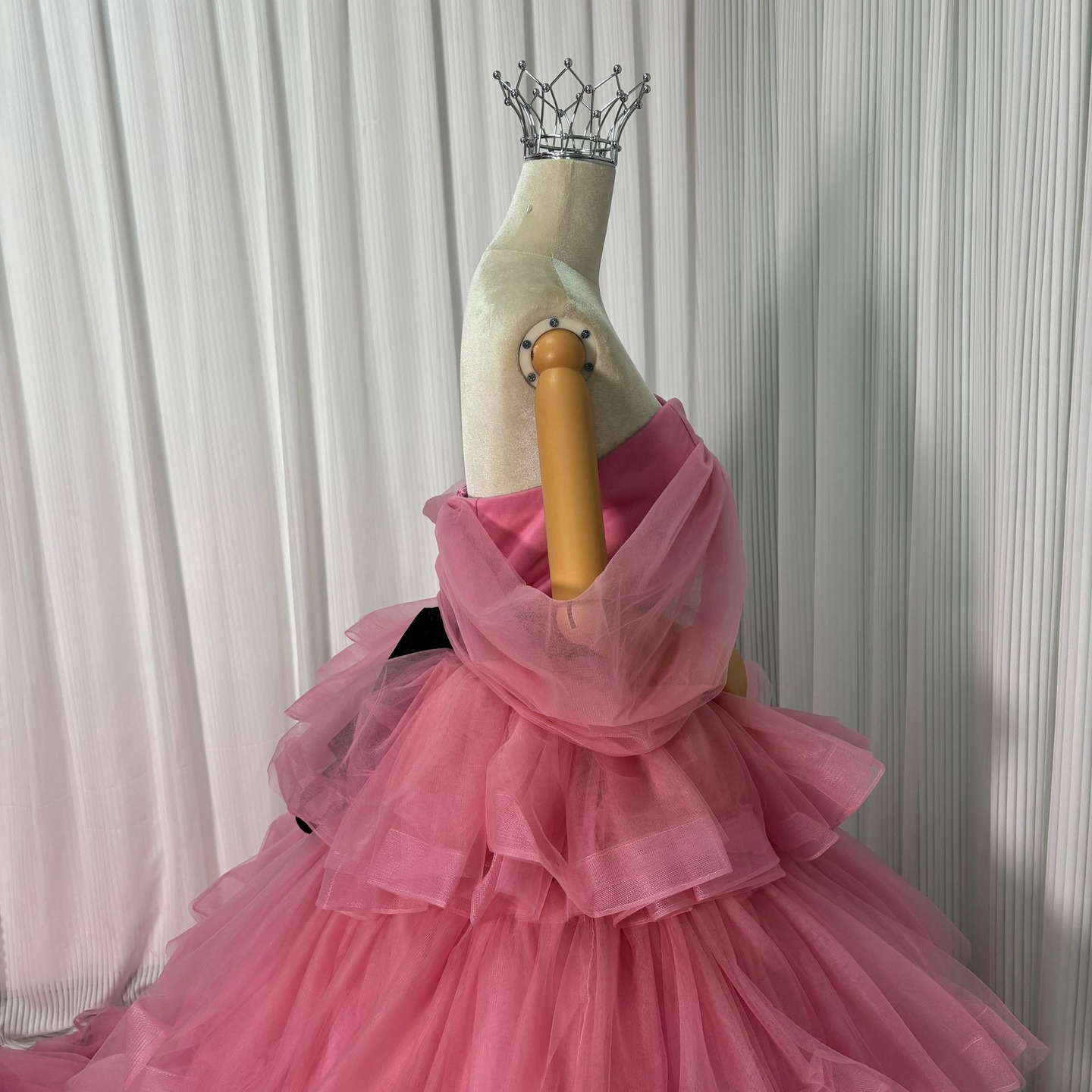 実例写真!カラードレス ローズピンク オフショルダー サッシュベルト 編み上げ 可愛い 花嫁 実例写真!カラードレス ローズピンク オフショルダー サッシュベルト 編み上げ 可愛い 花嫁