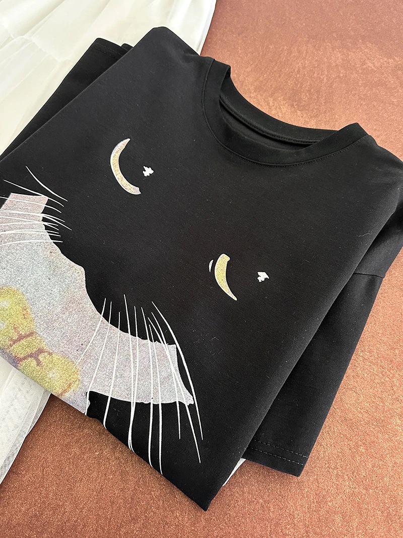 春の新型韓国フェイクレイヤード可愛い猫の丸首のゆったりとした小衆の長袖のプリントtシャツです 春の新型韓国フェイクレイヤード可愛い猫の丸首のゆったりとした小衆の長袖のプリントtシャツです
