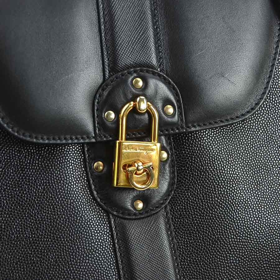 サルヴァトーレフェラガモ クロコ型押し ゴールド金具ガンチーニ レザー ブラック サルヴァトーレフェラガモ ベルト 黒 クロコ型押し ガンチーニ