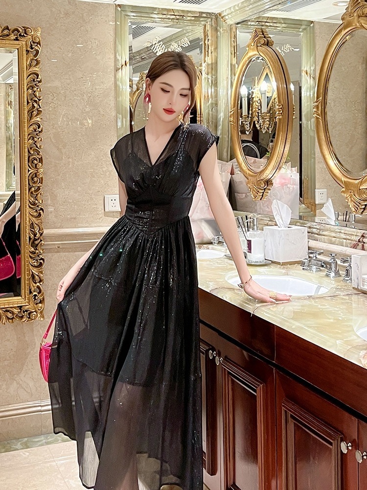 【JY.上品】 2024夏新品 黒 Vネック ロングワンピース 大きい裾 裏地付き ドレス パーティー キャバ 大人 同窓会 披露宴 卒業式 結婚式 演奏会 ウェディング 二次会 メガ割 【JY.上品】 2024夏新品 黒 Vネック ロングワンピース 大きい裾 裏地付き ドレス パーティー キャバ 大人 同窓会 披露宴 卒業式 結婚式 演奏会 ウェディング 二次会 メガ割