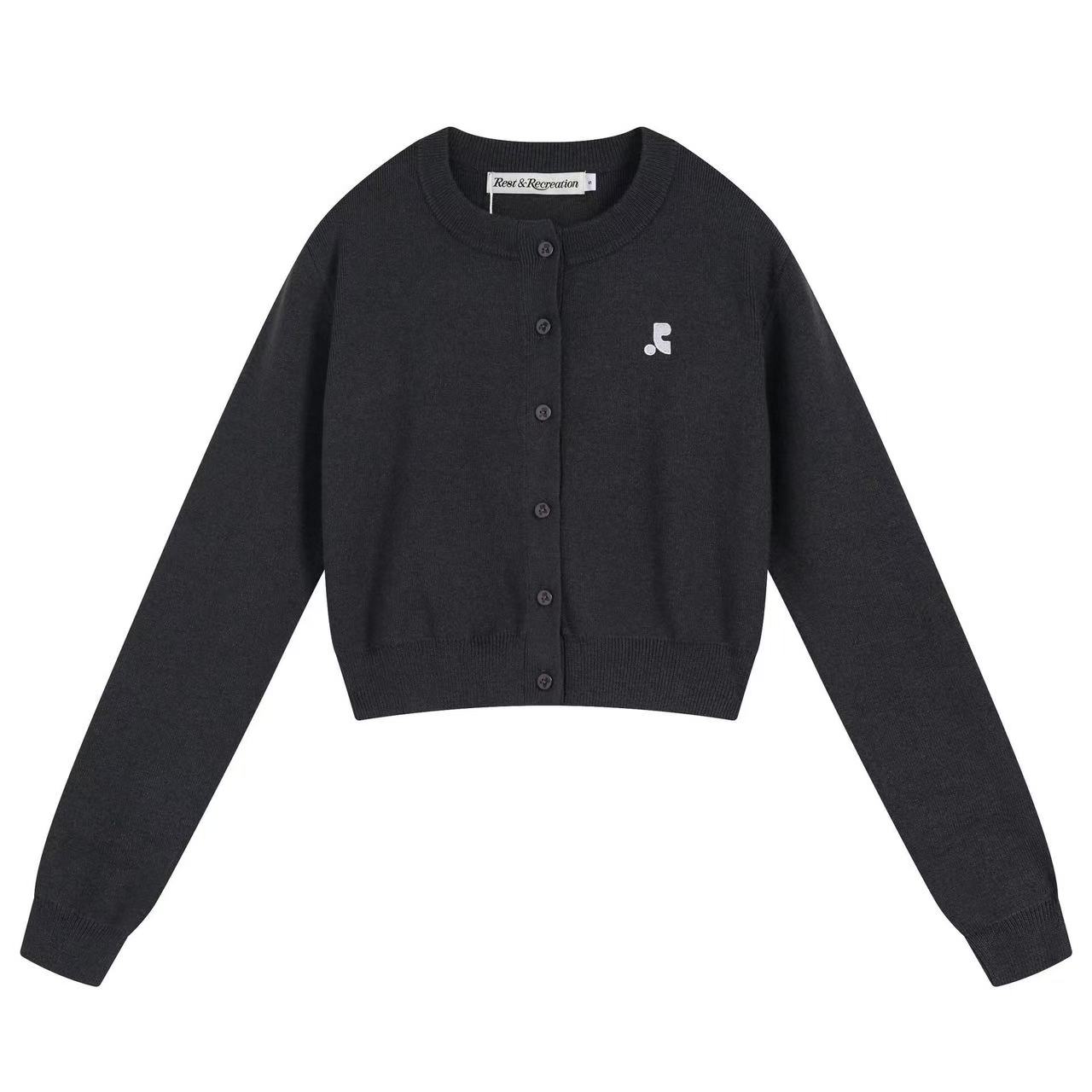 韓国 Rest&Recreation ニットトップス 刺繍入りショート丈フィットカーディガン 4色選択可能 韓国 Rest&Recreation ニットトップス 刺繍入りショート丈フィットカーディガン 4色選択可能