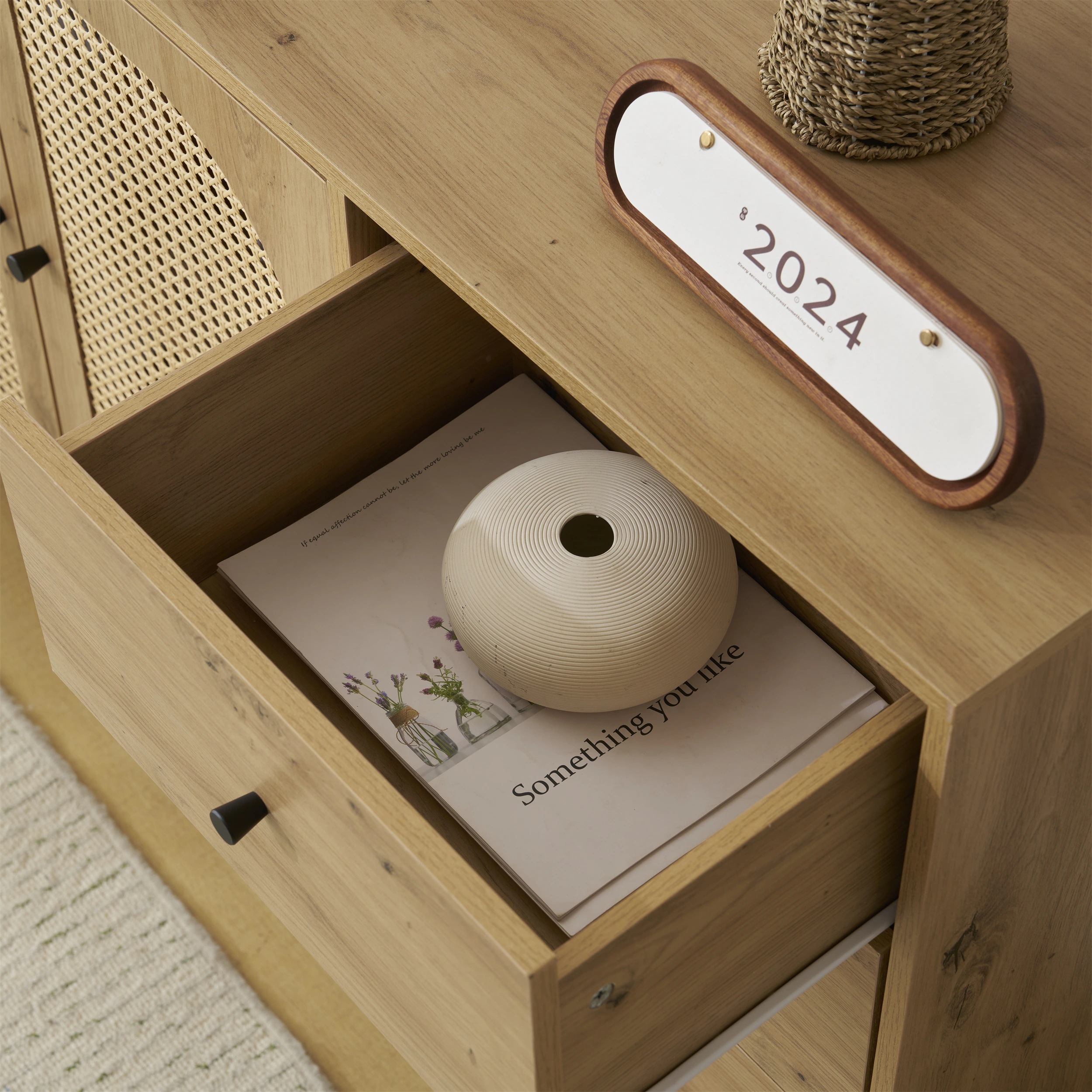 45キャビネット サイドボード チェストラタン調 ラタン風 引き出し付き 大容量 収納棚 リビング 収納 ローボード 収納チェスト2段 サイドボード 扉付き リビングボード 洋服 タンス 収納 箪笥