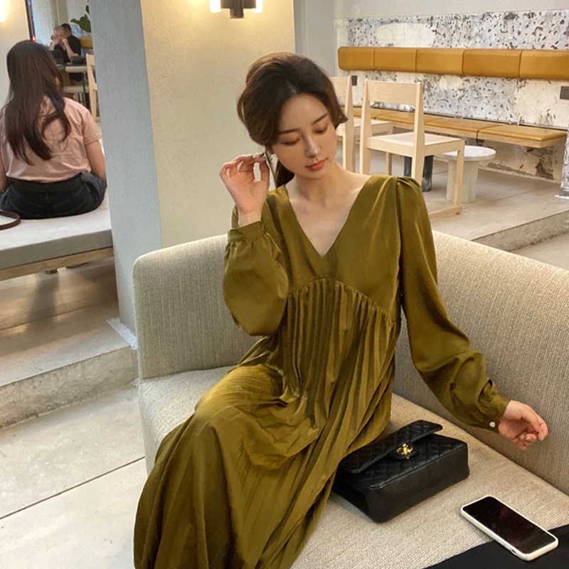 Vネックプリーツワンピース トップス スイート ブラウン 茶色 ロング丈 袖あり 長袖 Vネック プリーツ 大人女子 大人 上品 おしゃれ エレガント デイリーウェア レトロ レトロ風 こなれ感 Vネックプリーツワンピース トップス スイート ブラウン 茶色 ロング丈 袖あり 長袖 Vネック プリーツ 大人女子 大人 上品 おしゃれ エレガント デイリーウェア レトロ レトロ風 こなれ感