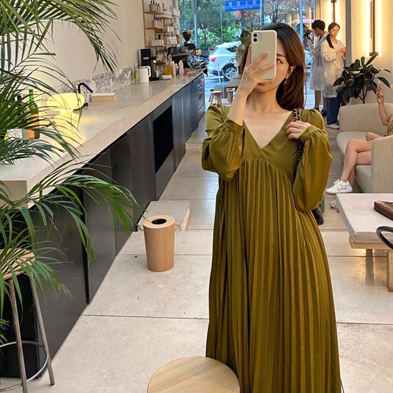 Vネックプリーツワンピース トップス スイート ブラウン 茶色 ロング丈 袖あり 長袖 Vネック プリーツ 大人女子 大人 上品 おしゃれ エレガント デイリーウェア レトロ レトロ風 こなれ感 Vネックプリーツワンピース トップス スイート ブラウン 茶色 ロング丈 袖あり 長袖 Vネック プリーツ 大人女子 大人 上品 おしゃれ エレガント デイリーウェア レトロ レトロ風 こなれ感