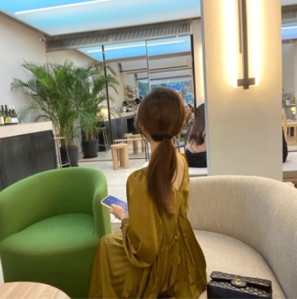 Vネックプリーツワンピース トップス スイート ブラウン 茶色 ロング丈 袖あり 長袖 Vネック プリーツ 大人女子 大人 上品 おしゃれ エレガント デイリーウェア レトロ レトロ風 こなれ感 Vネックプリーツワンピース トップス スイート ブラウン 茶色 ロング丈 袖あり 長袖 Vネック プリーツ 大人女子 大人 上品 おしゃれ エレガント デイリーウェア レトロ レトロ風 こなれ感