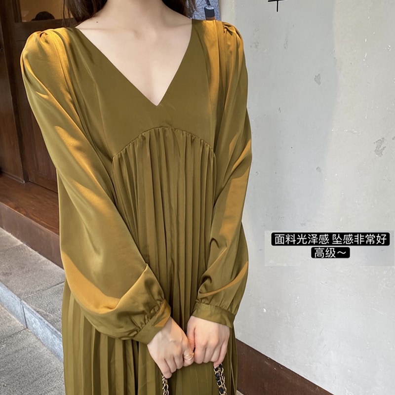 Vネックプリーツワンピース トップス スイート ブラウン 茶色 ロング丈 袖あり 長袖 Vネック プリーツ 大人女子 大人 上品 おしゃれ エレガント デイリーウェア レトロ レトロ風 こなれ感 Vネックプリーツワンピース トップス スイート ブラウン 茶色 ロング丈 袖あり 長袖 Vネック プリーツ 大人女子 大人 上品 おしゃれ エレガント デイリーウェア レトロ レトロ風 こなれ感