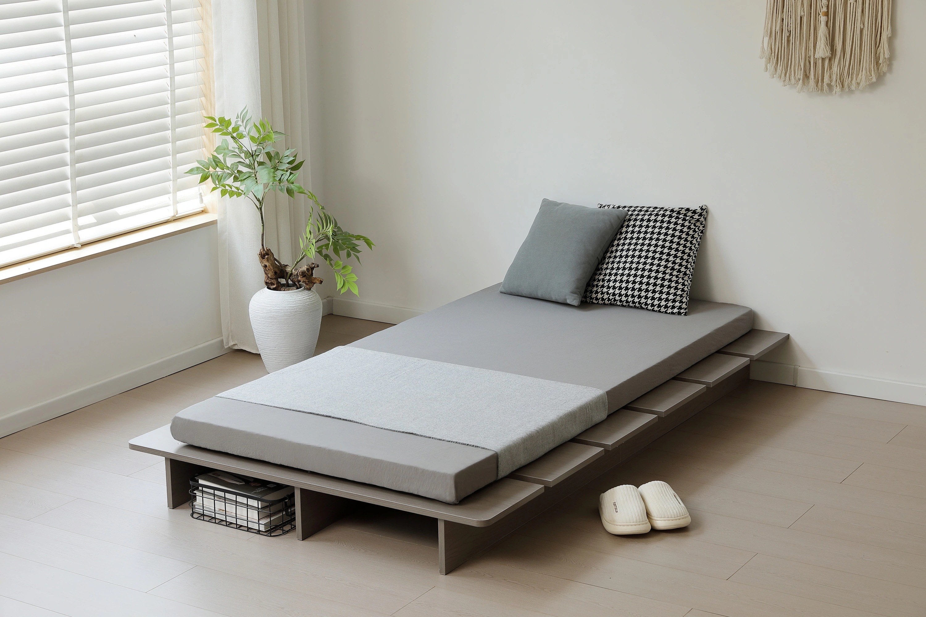 93【幅100cm】ベッド ローベッド ステージベッド ベッドフレーム すのこベッド フロアベッド ロータイプ SS S SD D Q 脚付き おしゃれ 一人暮らし 木目調 子供部屋 子ども コンパク 93【幅100cm】ベッド ローベッド ステージベッド ベッドフレーム すのこベッド フロアベッド ロータイプ SS S SD D Q 脚付き おしゃれ 一人暮らし 木目調 子供部屋 子ども コンパク