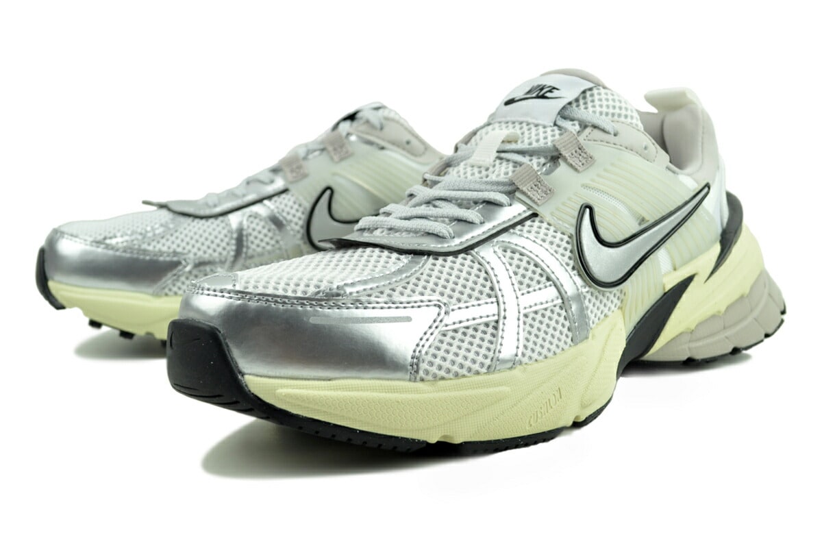 V2K ラン メンズ サミットホワイト メタリックシルバー メッシュ hj4497-100