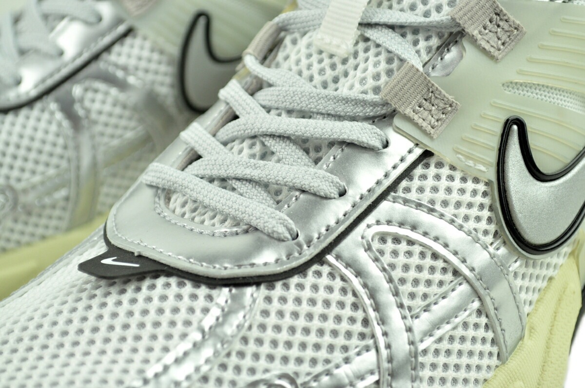 V2K ラン メンズ サミットホワイト メタリックシルバー メッシュ hj4497-100