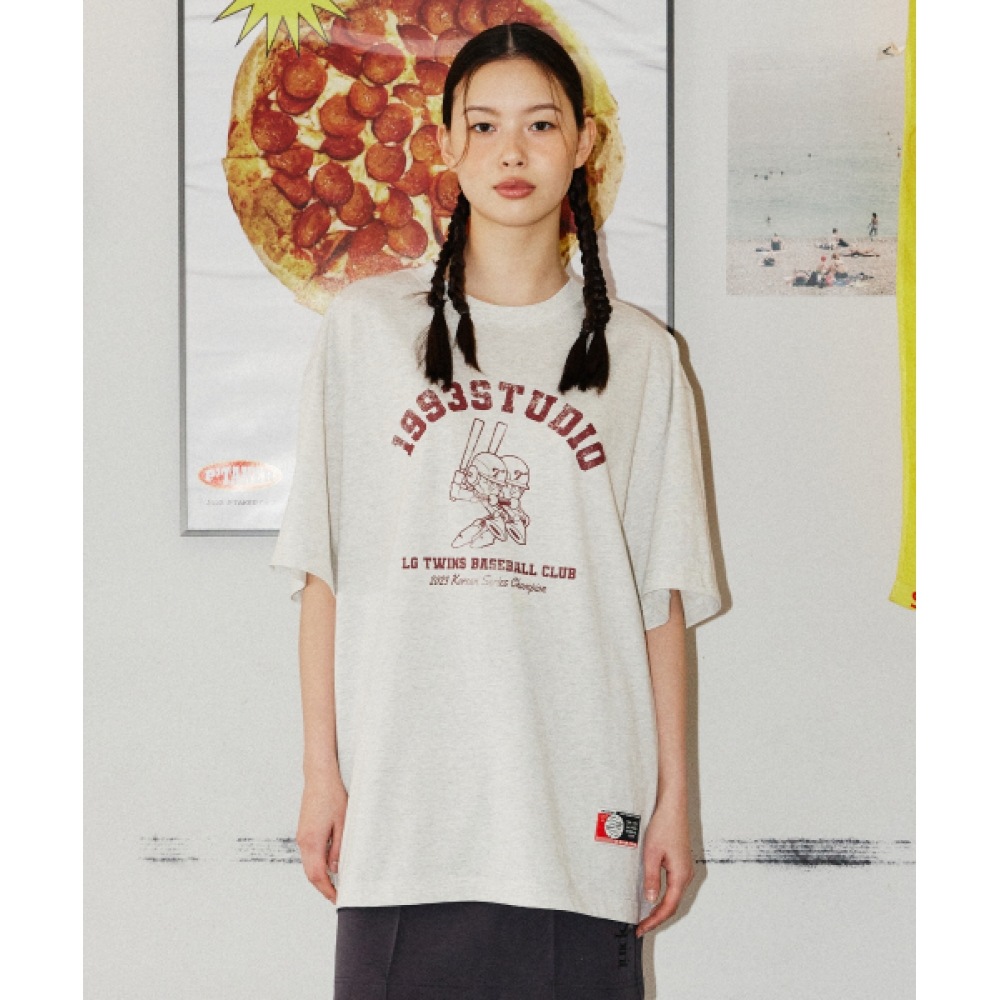 1993スタジオ [LGツインズ] 93ツインズグラフィックTシャツ_オートベージュ