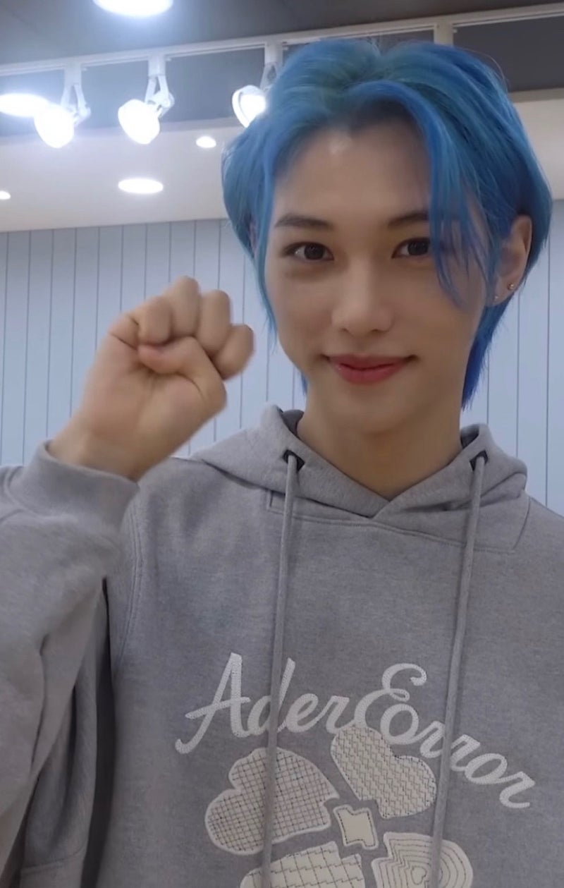 ADER ERROR Tever logo hoodie(stray kids ピリちゃん 着用)