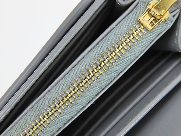 外超美品セリーヌラージフラップウォレット二つ折り長財布ミディアムグレーグレインドカーフレザー10B563BEL.09GM 外超美品セリーヌラージフラップウォレット二つ折り長財布ミディアムグレーグレインドカーフレザー10B563BEL.09GM