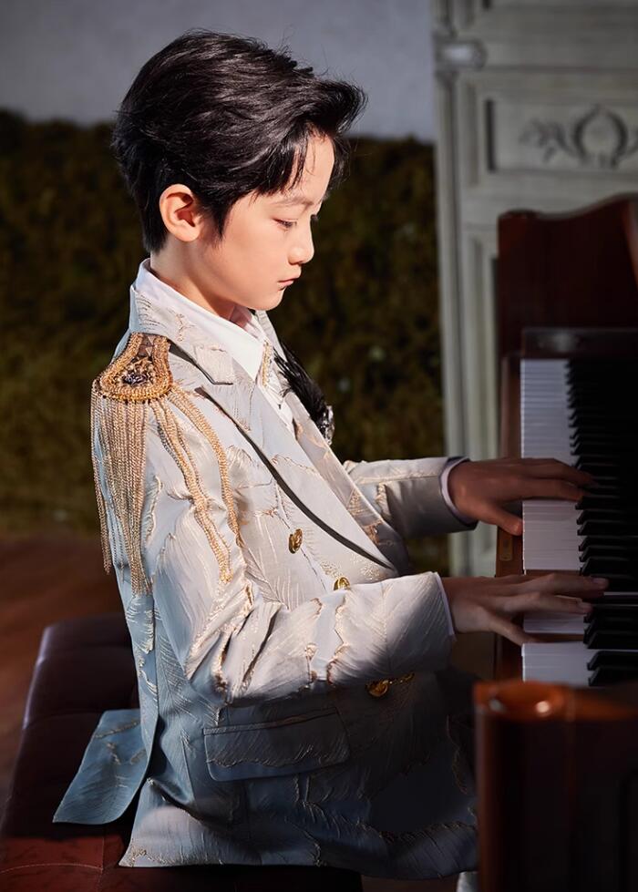 人気 上品 タキシード おしゃれスーツ 上品 男の子 スーツ 子供 キッズスーツ 結婚式 ピアノ発表会 演奏会 ブレザー ピアノ 長袖 二つボタン 子供服 七五三 3点&7点セット選択可 卒業会 入学 人気 上品 タキシード おしゃれスーツ 上品 男の子 スーツ 子供 キッズスーツ 結婚式 ピアノ発表会 演奏会 ブレザー ピアノ 長袖 二つボタン 子供服 七五三 3点&7点セット選択可 卒業会 入学