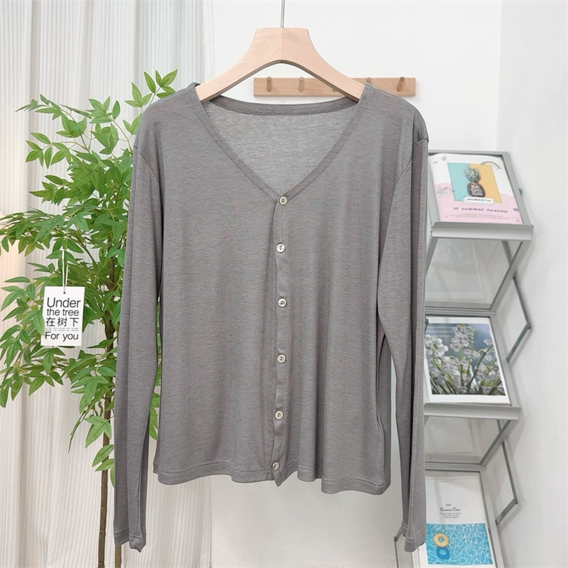 トップス カーディガン 長袖 Vネック ミディアム丈 前開き ボタン 透け感 薄手 かわいい 大人可愛い きれいめ シンプル 上品 おしゃれ かっこいい カジュアル こなれ感 個性的 主役級 ルーズ トップス カーディガン 長袖 Vネック ミディアム丈 前開き ボタン 透け感 薄手 かわいい 大人可愛い きれいめ シンプル 上品 おしゃれ かっこいい カジュアル こなれ感 個性的 主役級 ルーズ