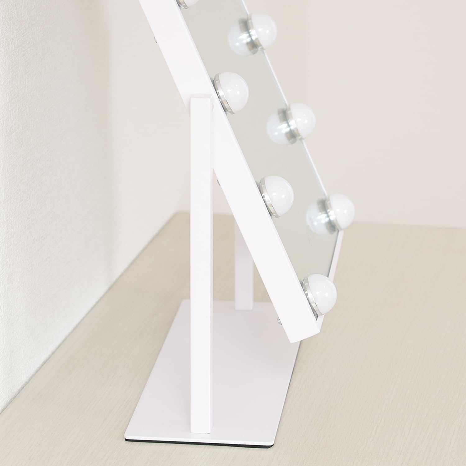 プレミアムLEDミラー 女優ミラー 角度調整可 幅36.5×奥行12×高さ46.4cm ホワイト yumeka 67782 プレミアムLEDミラー 女優ミラー 角度調整可 幅36.5×奥行12×高さ46.4cm ホワイト yumeka 67782