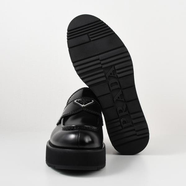 ローファー 靴 シューズ 2DG147055 ブラッシュドレザーローファー メンズ ブラック 黒 レザー 本革 厚底 シンプル トライアングルロゴ ローファー 靴 シューズ 2DG147055 ブラッシュドレザーローファー メンズ ブラック 黒 レザー 本革 厚底 シンプル トライアングルロゴ