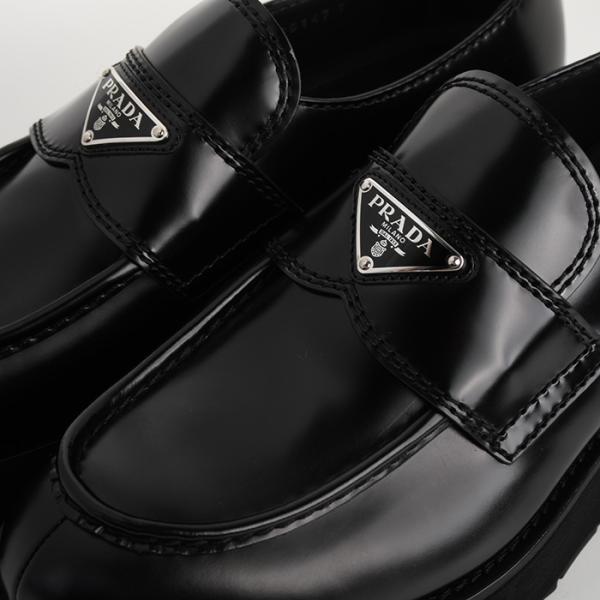 ローファー 靴 シューズ 2DG147055 ブラッシュドレザーローファー メンズ ブラック 黒 レザー 本革 厚底 シンプル トライアングルロゴ ローファー 靴 シューズ 2DG147055 ブラッシュドレザーローファー メンズ ブラック 黒 レザー 本革 厚底 シンプル トライアングルロゴ