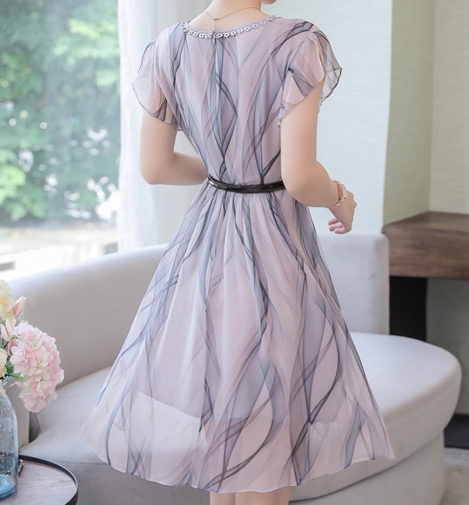 新作 エレガントワンピース 夏 軽い 半袖 プリント柄 Vネック ハイウェスト Aラインスカート 新作 エレガントワンピース 夏 軽い 半袖 プリント柄 Vネック ハイウェスト Aラインスカート