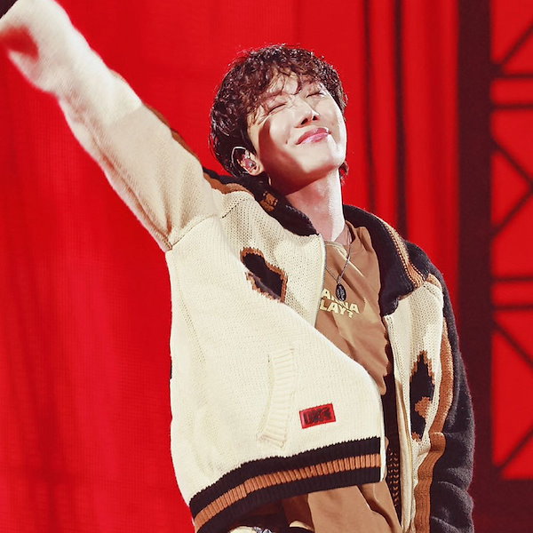 j-hope ソロコン Tシャツ Sサイズ 赤 BTS PRE-ORDER] J-hope (of BTS) -Tour 'HOPE ON THE STAGE' FINAL(S