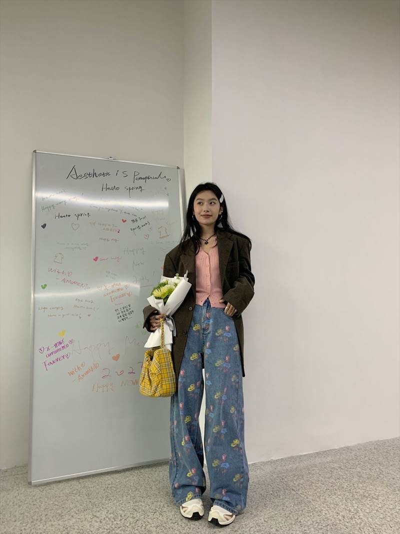 デニムパンツ ジーンズ ジーパン 花柄 デニム ズボン 淡色 レディース かわいい 大人可愛い カジュアル おしゃれ お洒落 かっこいい レトロ こなれ感 ラフ キュート 個性的 クール エレガント