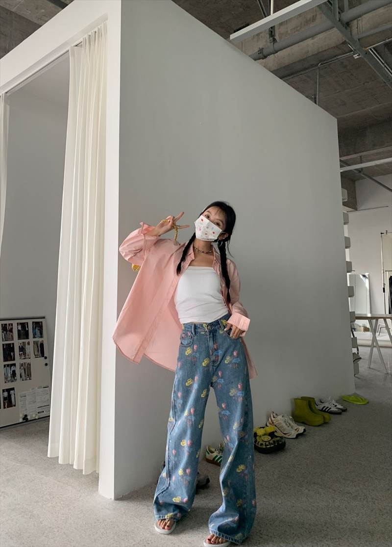 デニムパンツ ジーンズ ジーパン 花柄 デニム ズボン 淡色 レディース かわいい 大人可愛い カジュアル おしゃれ お洒落 かっこいい レトロ こなれ感 ラフ キュート 個性的 クール エレガント