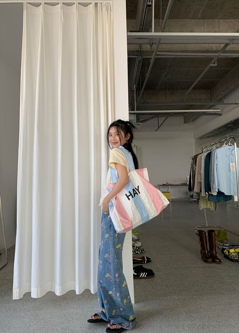 デニムパンツ ジーンズ ジーパン 花柄 デニム ズボン 淡色 レディース かわいい 大人可愛い カジュアル おしゃれ お洒落 かっこいい レトロ こなれ感 ラフ キュート 個性的 クール エレガント