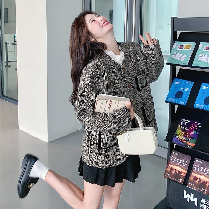 フランスのレトロな小さな香水ジャケット2024新しい気質通勤名人緩いヘリンボーンショートトップス フランスのレトロな小さな香水ジャケット2024新しい気質通勤名人緩いヘリンボーンショートトップス