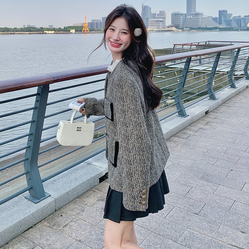 フランスのレトロな小さな香水ジャケット2024新しい気質通勤名人緩いヘリンボーンショートトップス フランスのレトロな小さな香水ジャケット2024新しい気質通勤名人緩いヘリンボーンショートトップス