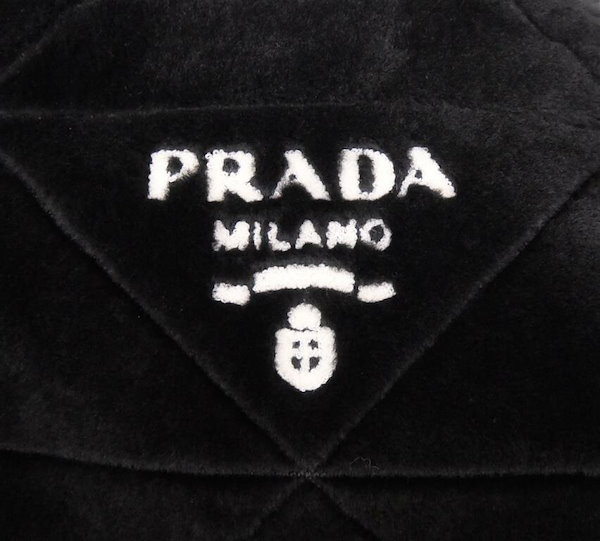 Qoo10] ﾌﾟﾗﾀﾞ PRADA ｷﾙﾄｼｱﾘﾝｸ