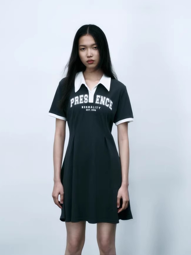 夏 婦人服 アメリカン カレッジ スタイル レター プリント プリーツ ポロ ドレス 学生風 個性的 ワンピース ミニ ミニ丈 ショート ショート丈 袖あり 半袖 Vネック 襟付き シンプル 大人 夏 婦人服 アメリカン カレッジ スタイル レター プリント プリーツ ポロ ドレス 学生風 個性的 ワンピース ミニ ミニ丈 ショート ショート丈 袖あり 半袖 Vネック 襟付き シンプル 大人