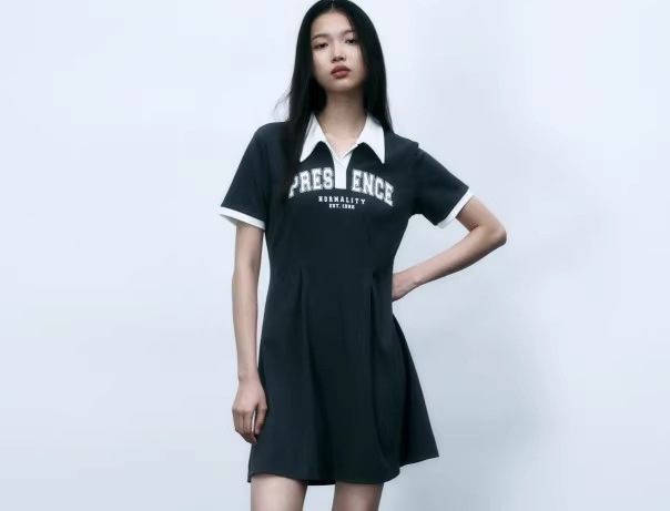 夏 婦人服 アメリカン カレッジ スタイル レター プリント プリーツ ポロ ドレス 学生風 個性的 ワンピース ミニ ミニ丈 ショート ショート丈 袖あり 半袖 Vネック 襟付き シンプル 大人 夏 婦人服 アメリカン カレッジ スタイル レター プリント プリーツ ポロ ドレス 学生風 個性的 ワンピース ミニ ミニ丈 ショート ショート丈 袖あり 半袖 Vネック 襟付き シンプル 大人