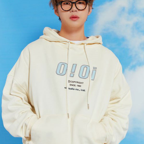 国内未入荷 OiOi (オーアイオーアイ) 韓国ブランド Niziu アヤカちゃん着用 SIGNATURE HOODIE 送料無料 韓国直送