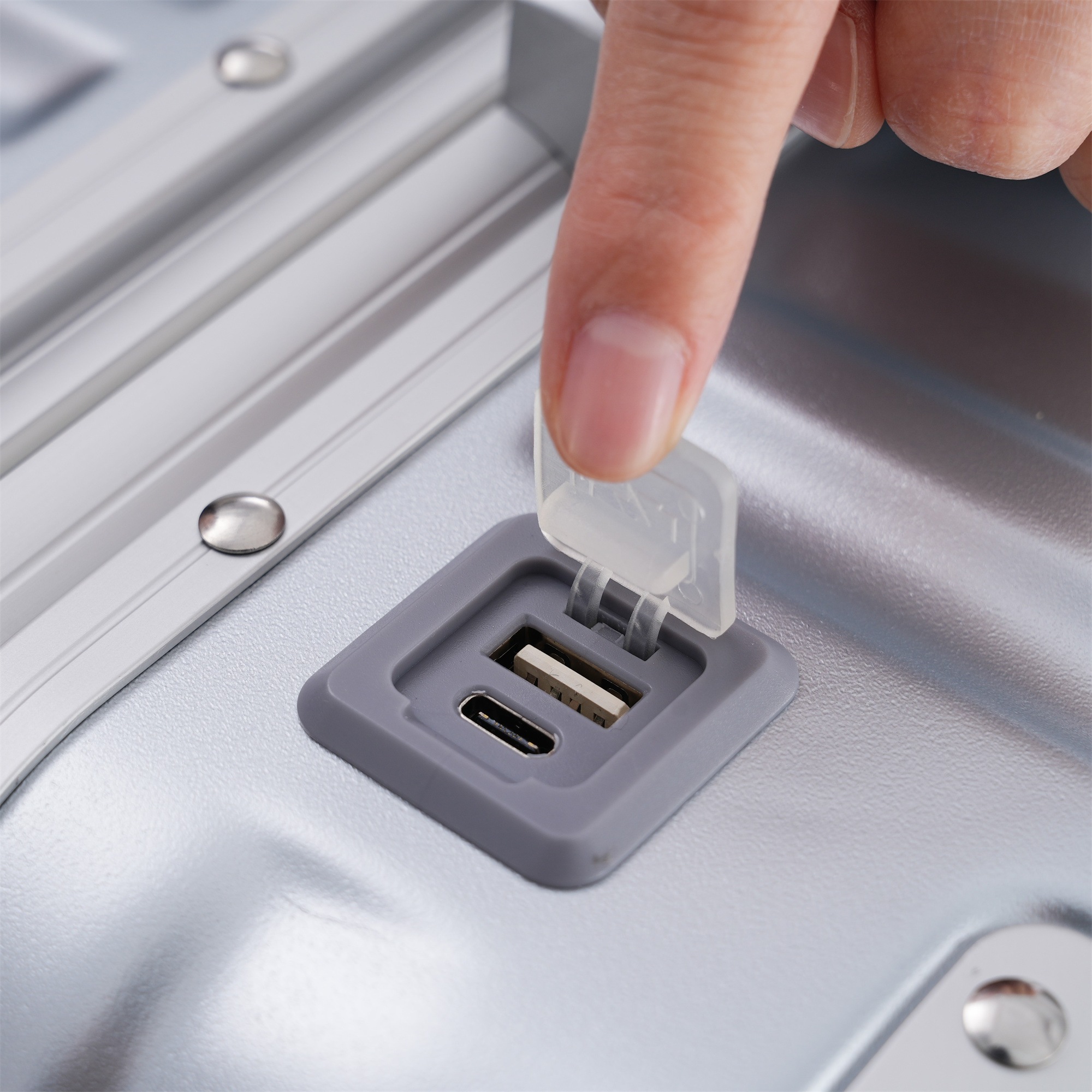 【現地発送.送.料.無.料!】スーツケース Lサイズ アルミ ストッパー付き USBポート カップホルダー キャリーケース キャリーバッグ アルミフレーム 7日~14日 大容量 超軽量 軽い おしゃれ 【現地発送.送.料.無.料!】スーツケース Lサイズ アルミ ストッパー付き USBポート カップホルダー キャリーケース キャリーバッグ アルミフレーム 7日~14日 大容量 超軽量 軽い おしゃれ