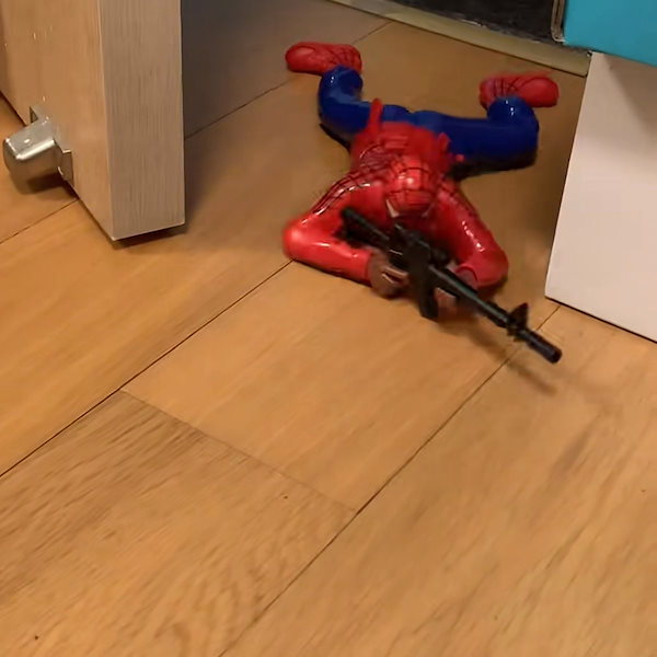 Qoo10] 同じタイプの電動クリープ迷彩兵スパイダー
