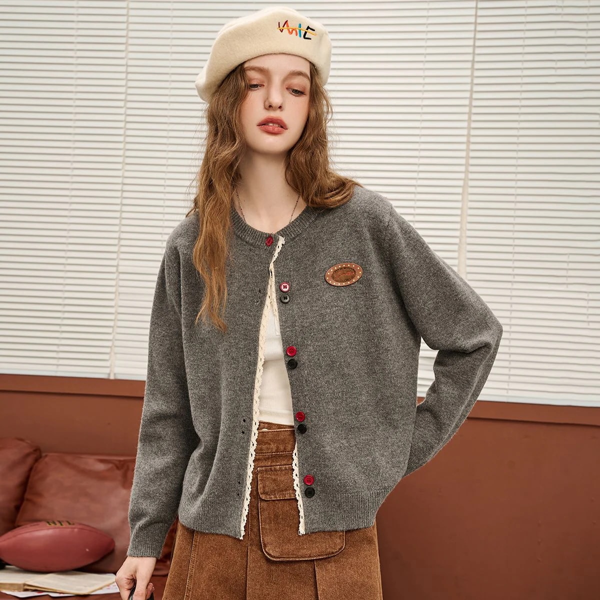 カジュアルなニットカーディガンジャケット2025新しい刺繍ファッションジャンパージャケット カジュアルなニットカーディガンジャケット2025新しい刺繍ファッションジャンパージャケット