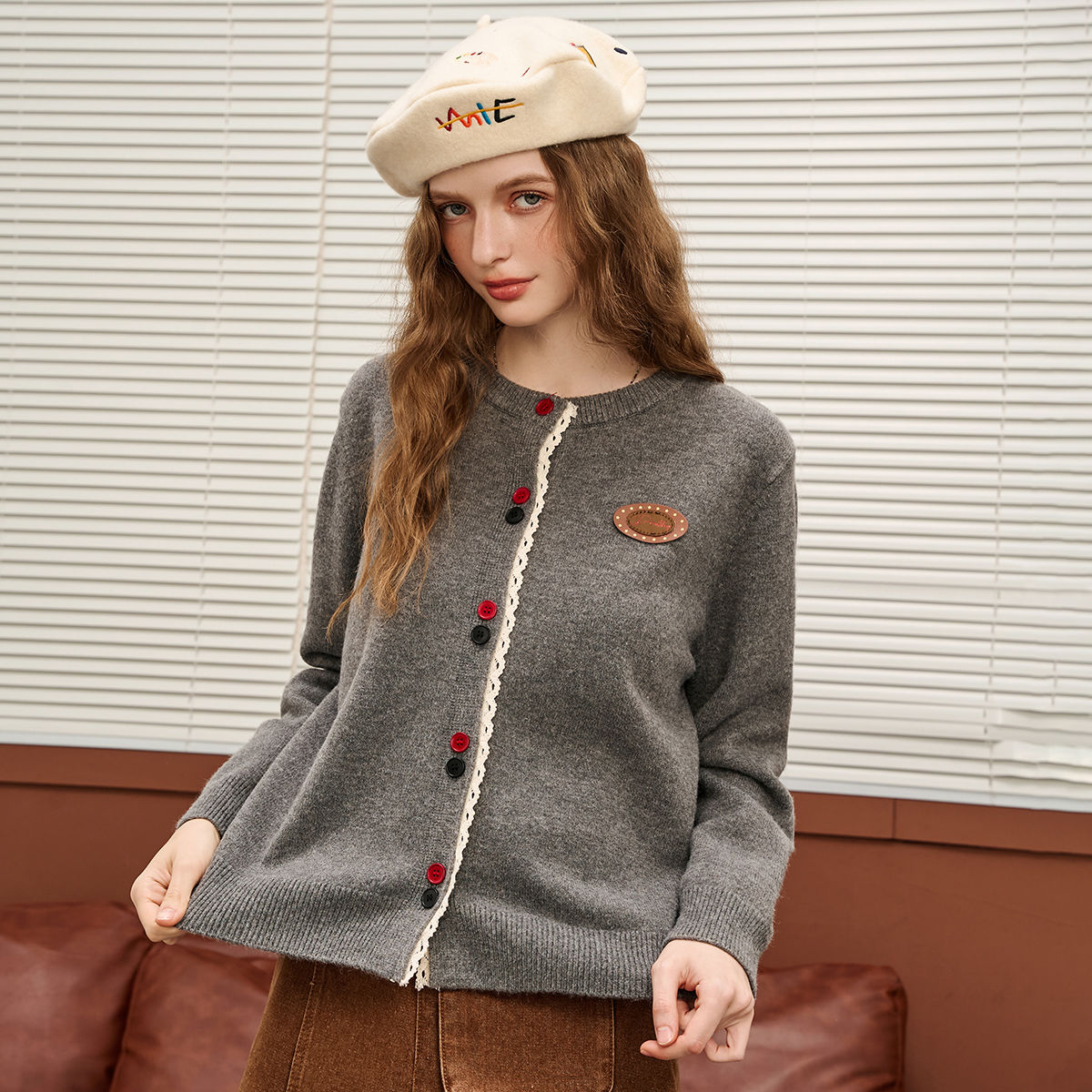 カジュアルなニットカーディガンジャケット2025新しい刺繍ファッションジャンパージャケット カジュアルなニットカーディガンジャケット2025新しい刺繍ファッションジャンパージャケット