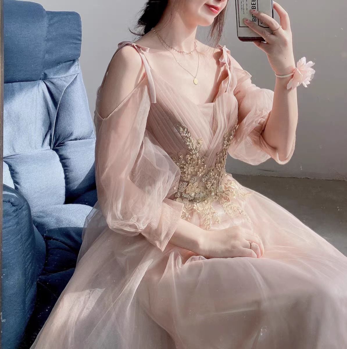 グレーの新しい薄い卒業シーズンのパフォーマンスガウン グレーの新しい薄い卒業シーズンのパフォーマンスガウン