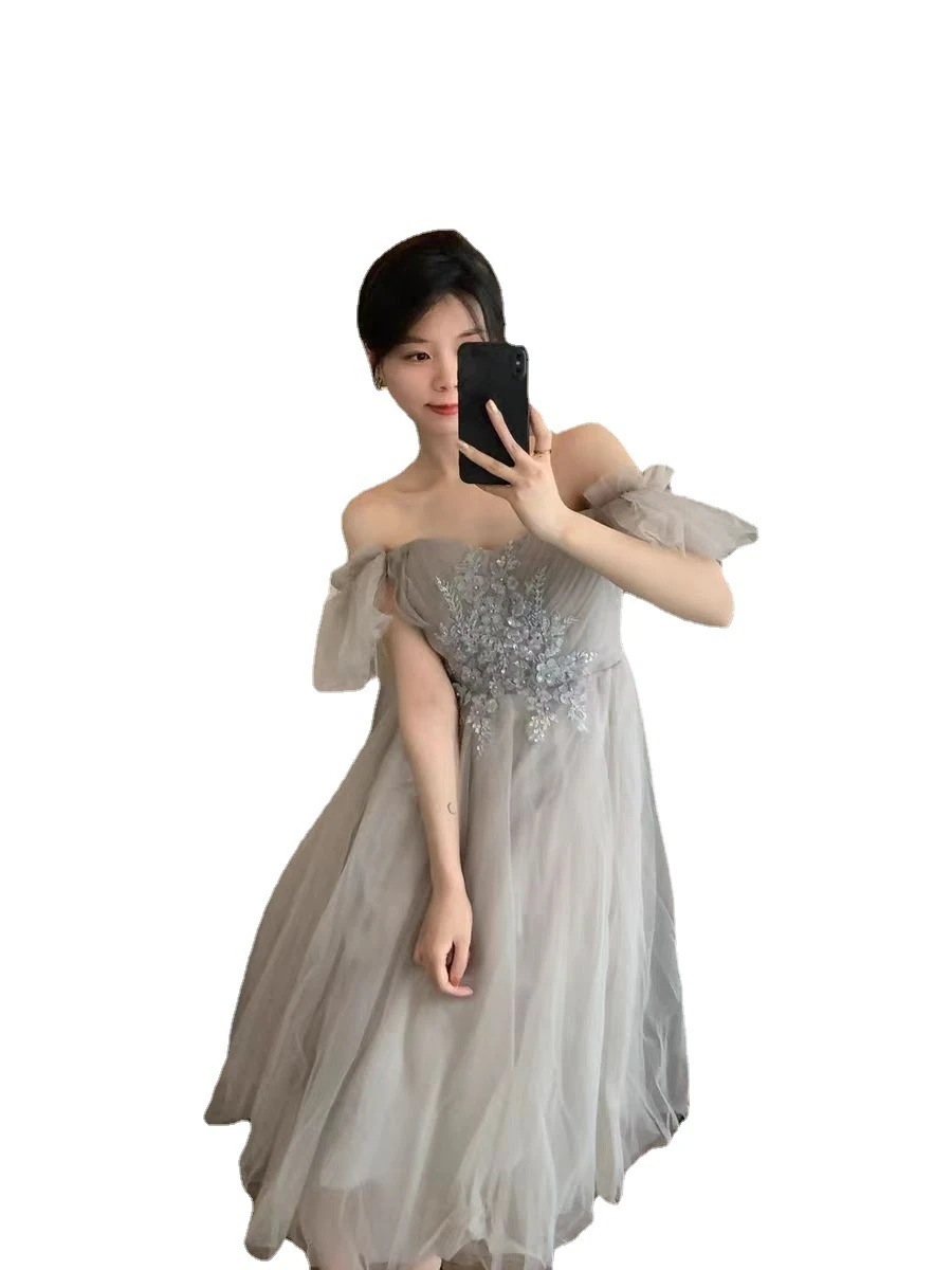 グレーの新しい薄い卒業シーズンのパフォーマンスガウン グレーの新しい薄い卒業シーズンのパフォーマンスガウン