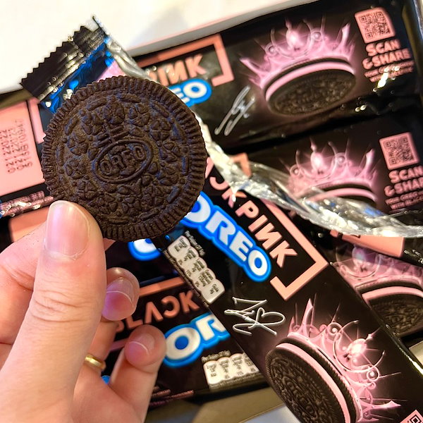 【限定版】 ブラックピンク オレオ 6個 (2種 : イチゴ味3個 + チョコ味3個) オレオクッキー BLACKPINK OREO 韓国お菓子