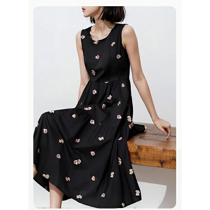 【目玉商品～超人気】小花柄ノースリーブワンピース涼しげでナチュラルな大人可愛いティアードデザイン プリント柄　ミモレ丈